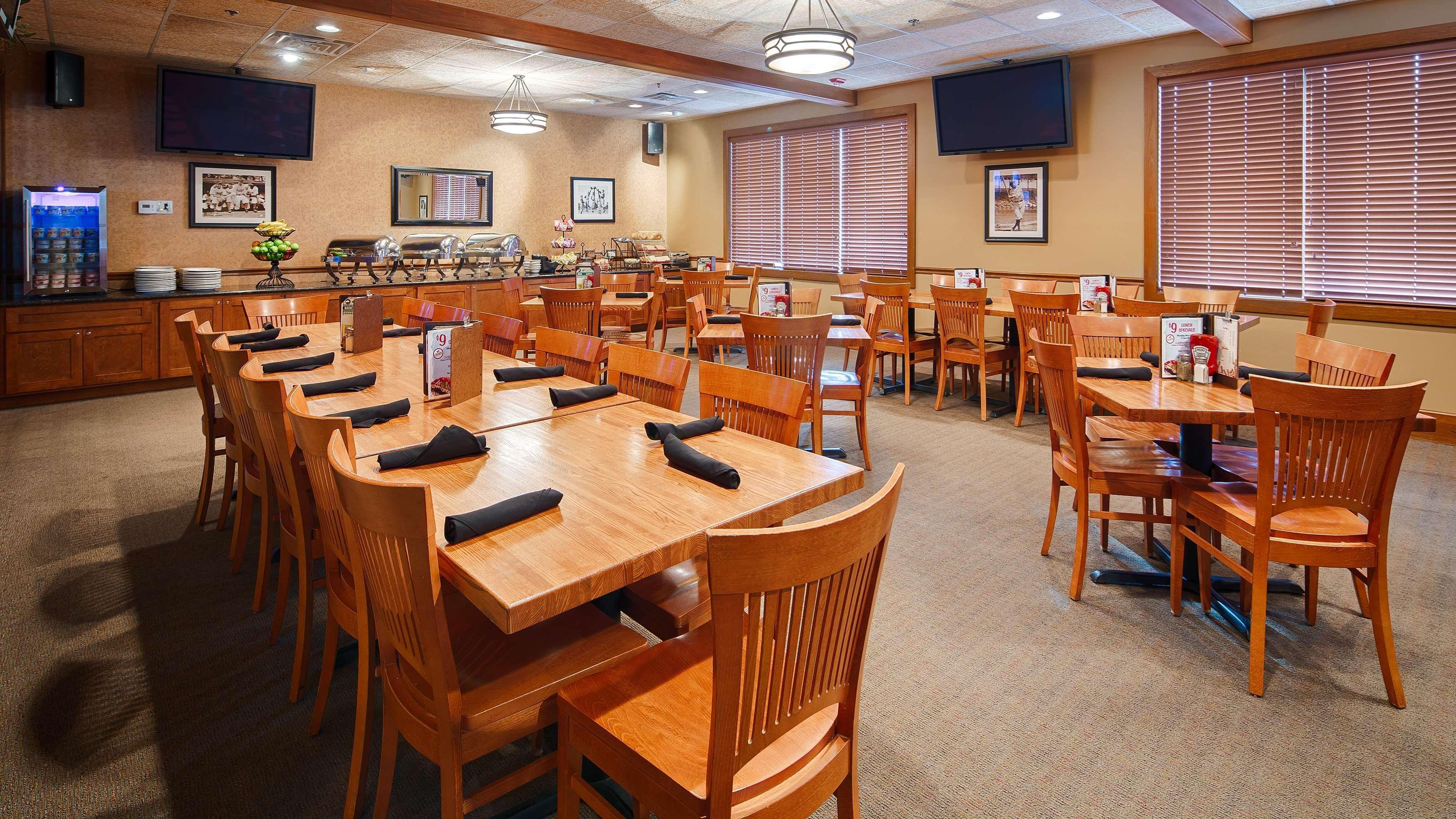 Best Western Plus Dubuque Hotel And Conference Center Екстер'єр фото