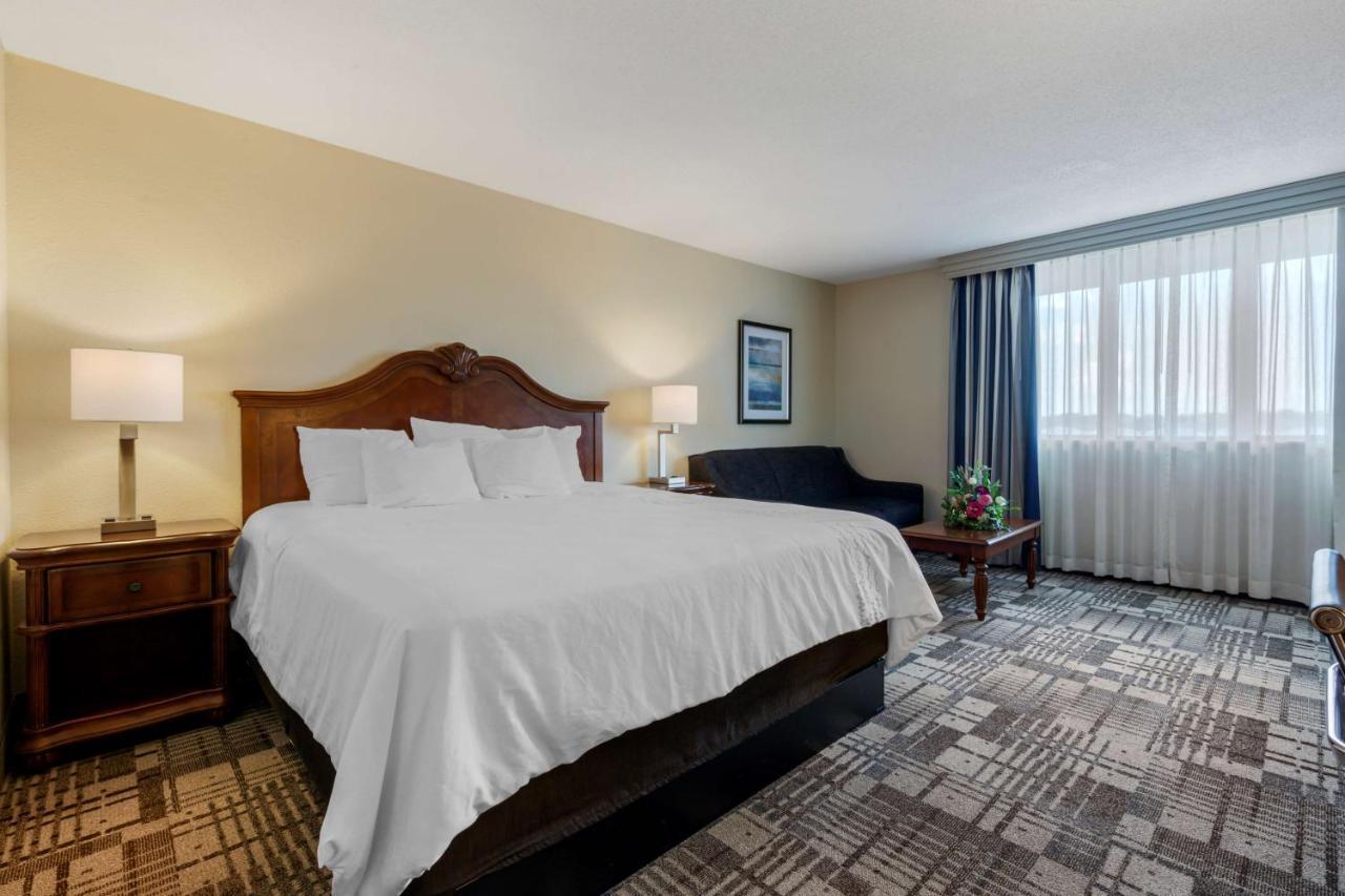 Best Western Plus Dubuque Hotel And Conference Center Екстер'єр фото