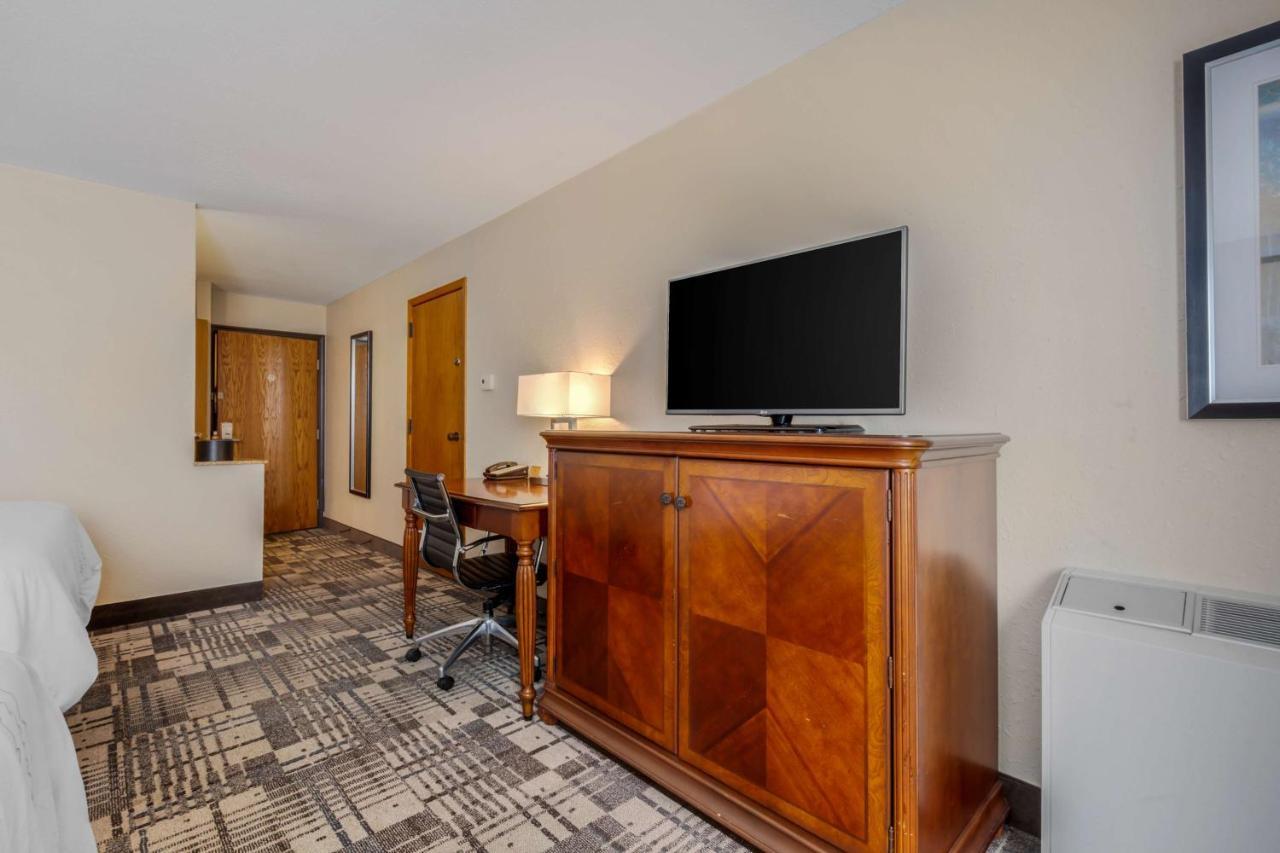 Best Western Plus Dubuque Hotel And Conference Center Екстер'єр фото