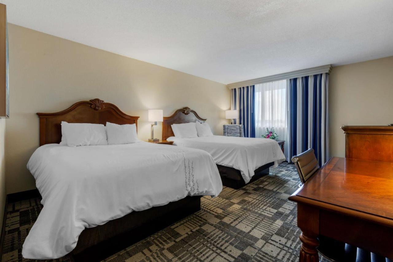 Best Western Plus Dubuque Hotel And Conference Center Екстер'єр фото