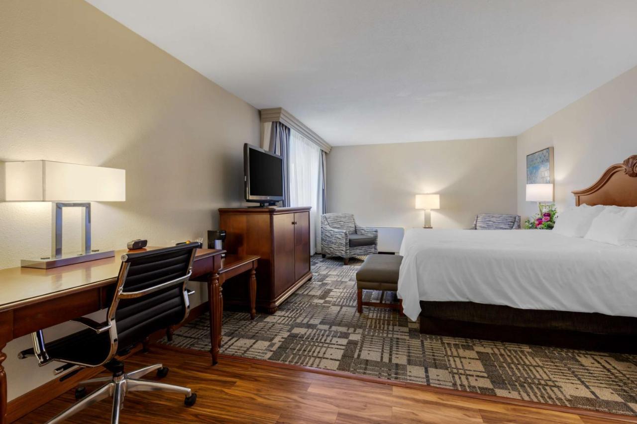 Best Western Plus Dubuque Hotel And Conference Center Екстер'єр фото