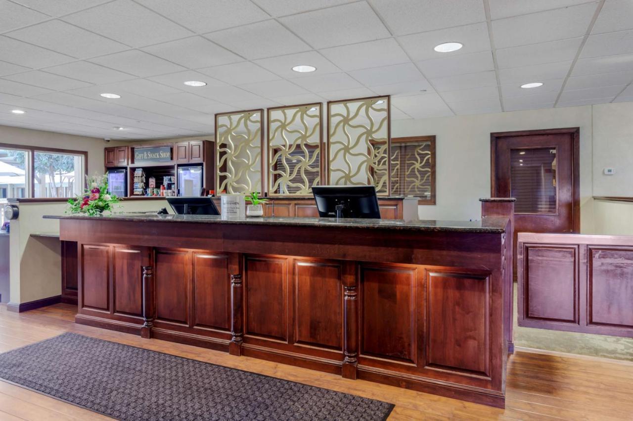 Best Western Plus Dubuque Hotel And Conference Center Екстер'єр фото
