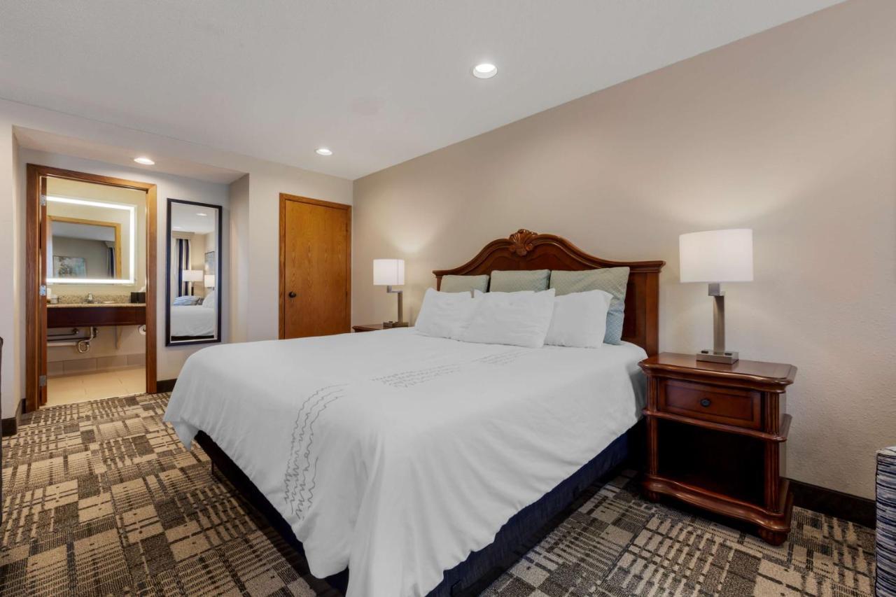 Best Western Plus Dubuque Hotel And Conference Center Екстер'єр фото