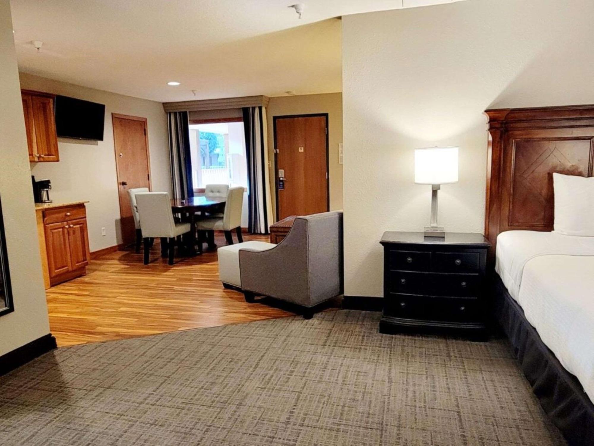 Best Western Plus Dubuque Hotel And Conference Center Екстер'єр фото